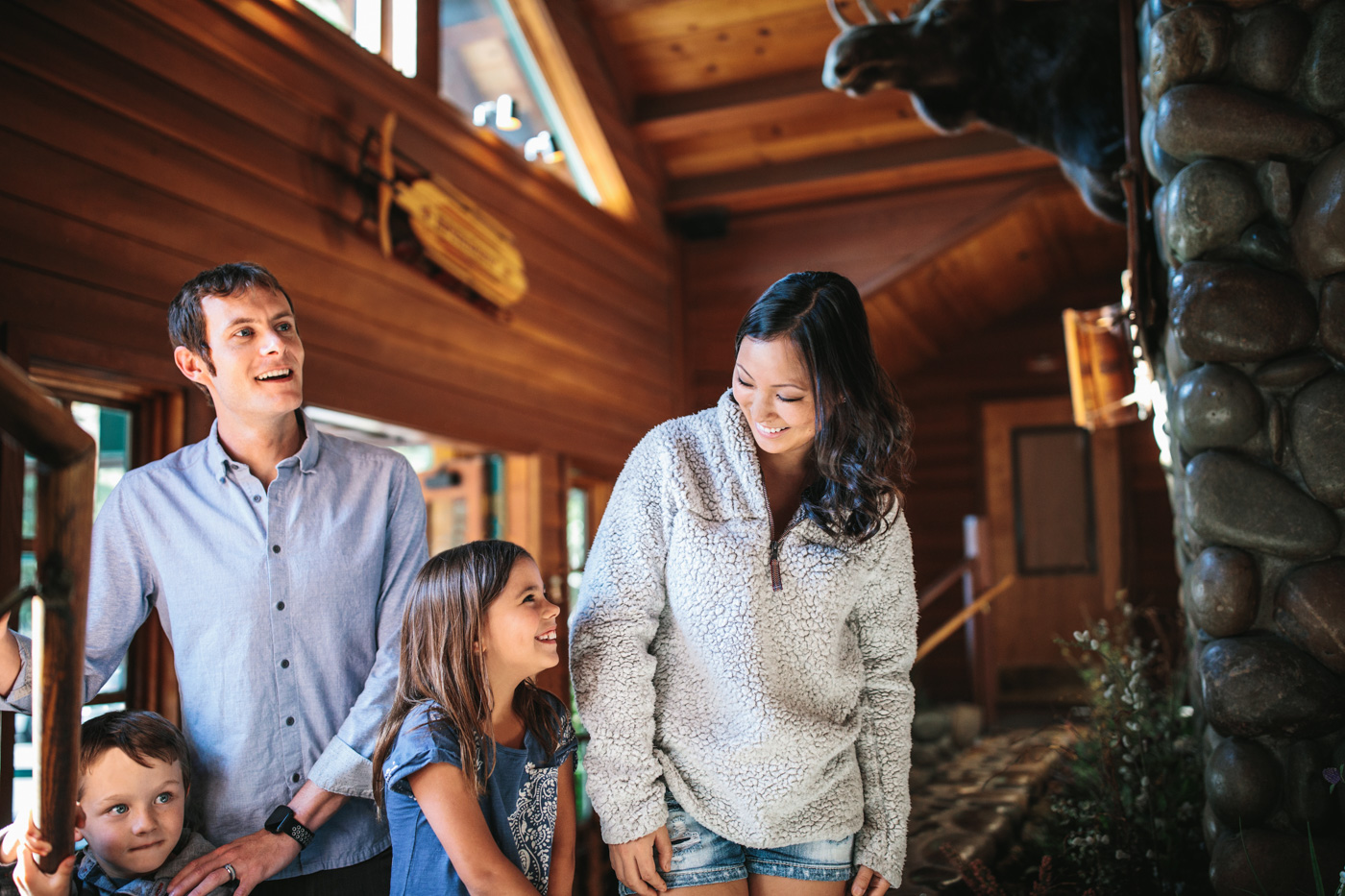Family of 4 walking into the lodge